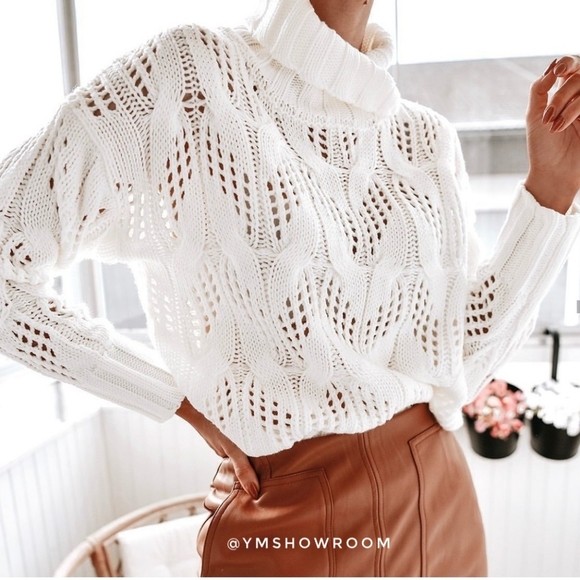 YMShowroom Sweaters - Cute turtleneck sweater
